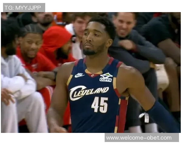 米切尔赛季结束后遭受重创提前与队友开始新赛季训练