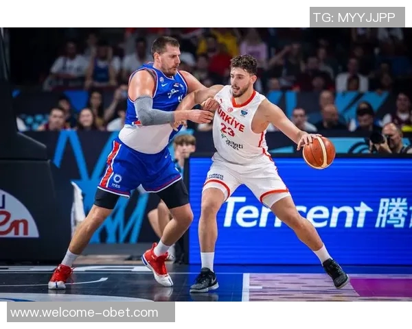 约基奇背靠背两场仅得9篮板却展现出准三双实力引发球迷热议