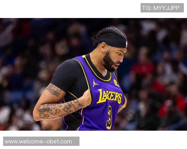 浓眉表现出色前三节高效得分19分并抢下9篮板助力球队争胜