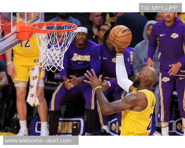 詹姆斯点评球队防守表现称整体进步明显人盯人防守相当出色 詹姆斯点评球队防守表现称整体进步明显人盯人防守相当出色